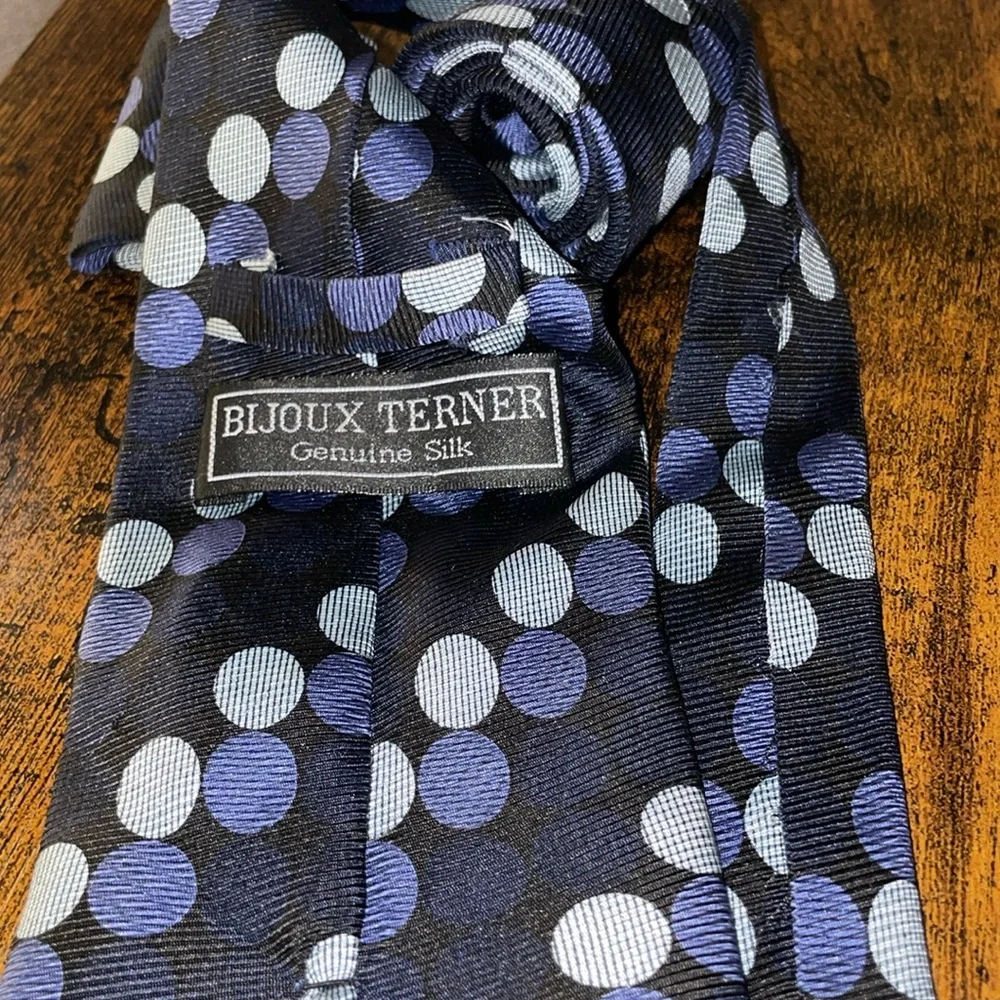Bijoux Turner Genuine 100% Silk Men’s Tie Circular Geometric Pattern Navy Blue